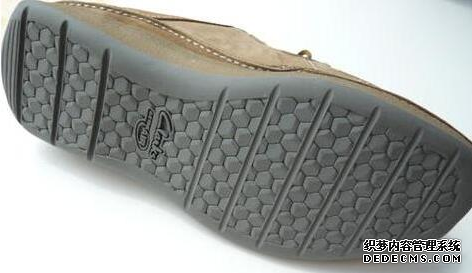 其乐正品鞋和外贸鞋的区别 Clarks正品如何鉴定 其乐正品鞋和外贸鞋的区别 Clarks正品如何鉴定